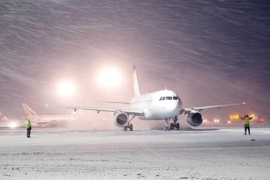 بازدید مدیرکل بازرسی وزارت راه از تجهیزات عملیات زمستانی فرودگاه مهرآباد
